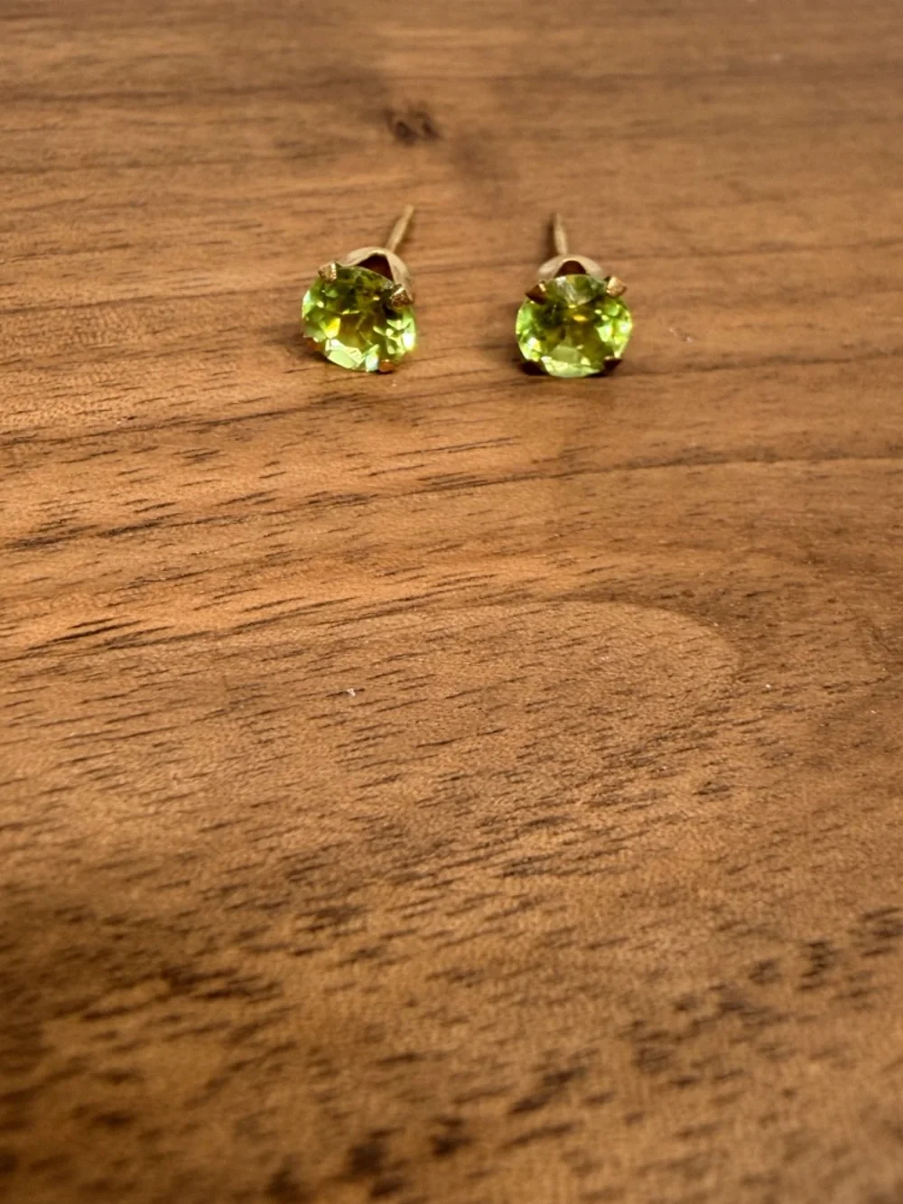 14k Gold 5mm Peridot Green Round Stud Earrings - Picture 2 of 7